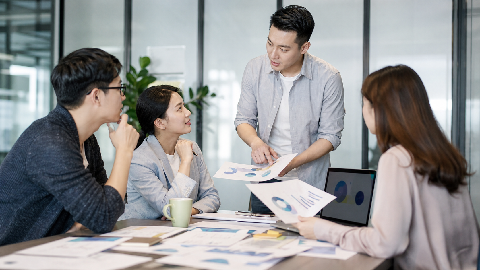 Đội ngũ kinh doanh và marketing rà soát quy trình xử lý khách hàng tiềm năng