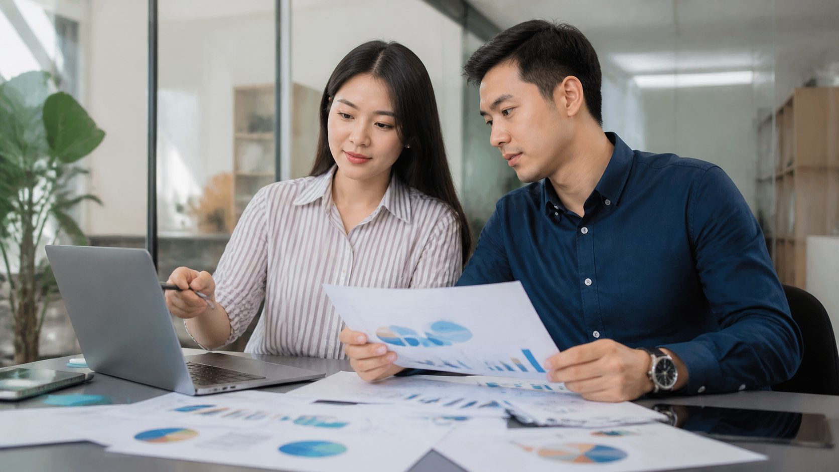 Đội ngũ lập kế hoạch ngân sách marketing cho chiến dịch